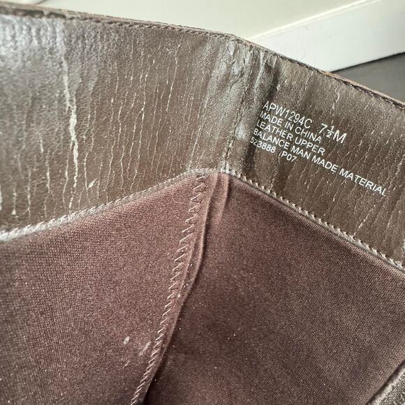 Brown heeled crocodile boots - Picture 6 of 8